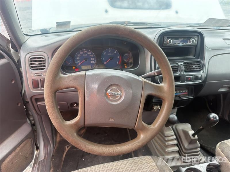 Nissan NP300 Camion plateau