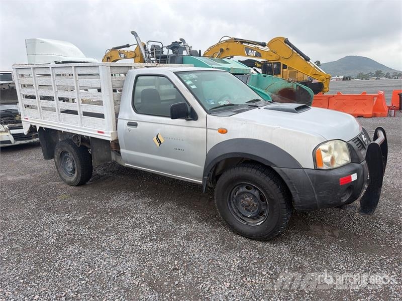 Nissan NP300 Camion plateau