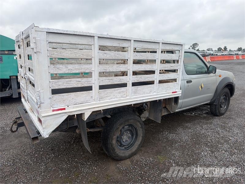 Nissan NP300 Camion plateau