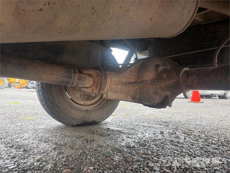 Nissan NP300 Camion plateau