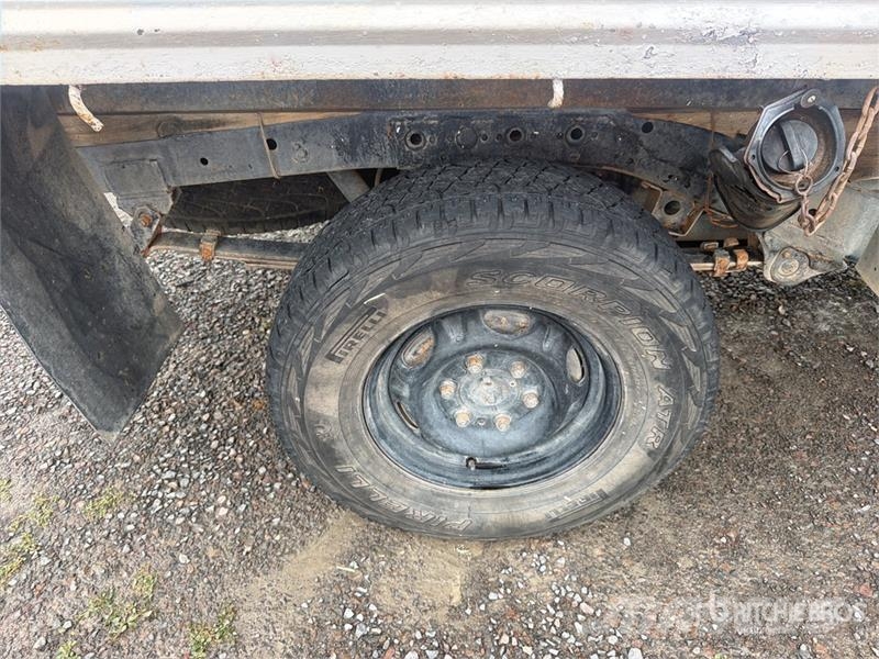 Nissan NP300 Camion plateau
