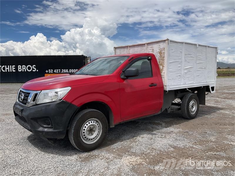 Nissan NP300 Camioneta con Plataforma / Flatbed Truck Camiones plataforma