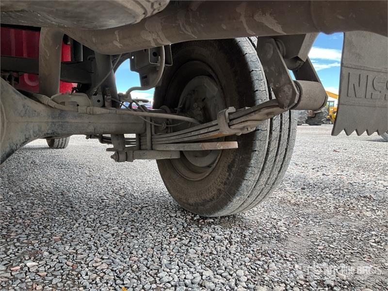 Nissan NP300 Camioneta con Plataforma / Flatbed Truck Camiones plataforma