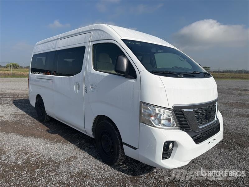 Nissan NV350 Urvan Autobus / 15 Passenger Van Preču pārvadāšanas furgoni