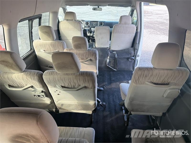 Nissan NV350 Urvan Autobus / 15 Passenger Van Preču pārvadāšanas furgoni