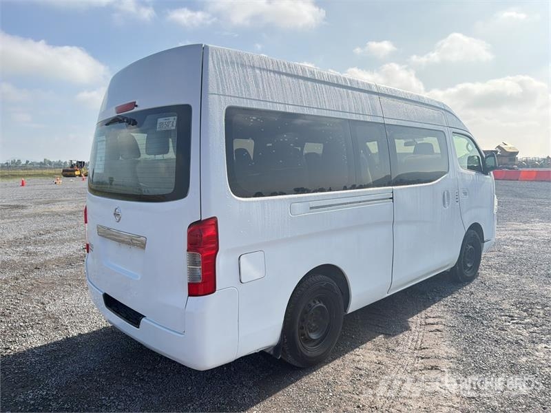 Nissan NV350 Urvan Autobus / 15 Passenger Van Preču pārvadāšanas furgoni
