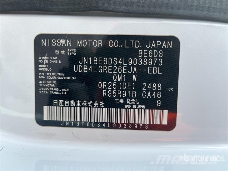 Nissan NV350 Urvan Autobus / 15 Passenger Van Preču pārvadāšanas furgoni