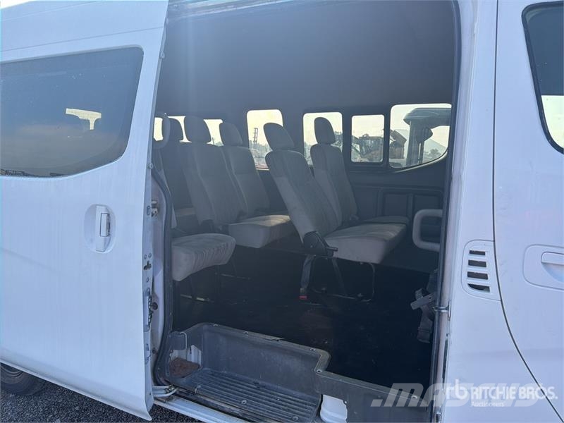Nissan NV350 Urvan Autobus / 15 Passenger Van Preču pārvadāšanas furgoni