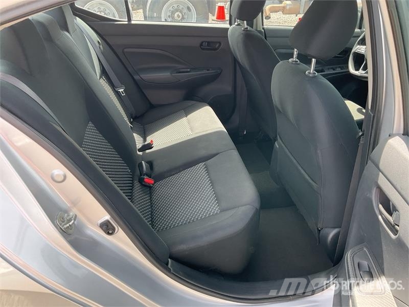 Nissan Versa Automovil / Automobile Cars