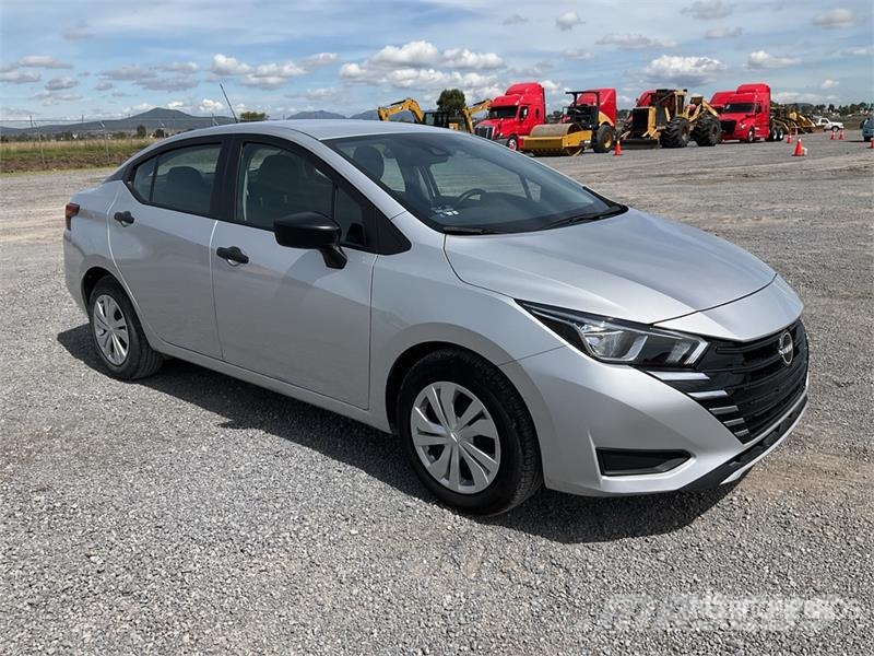 Nissan Versa Automovil / Automobile Cars