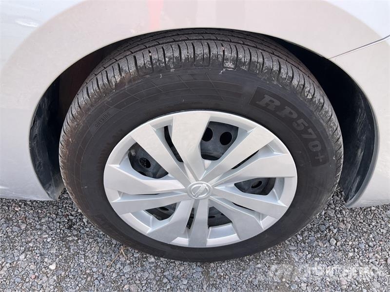 Nissan Versa Automovil / Automobile Cars
