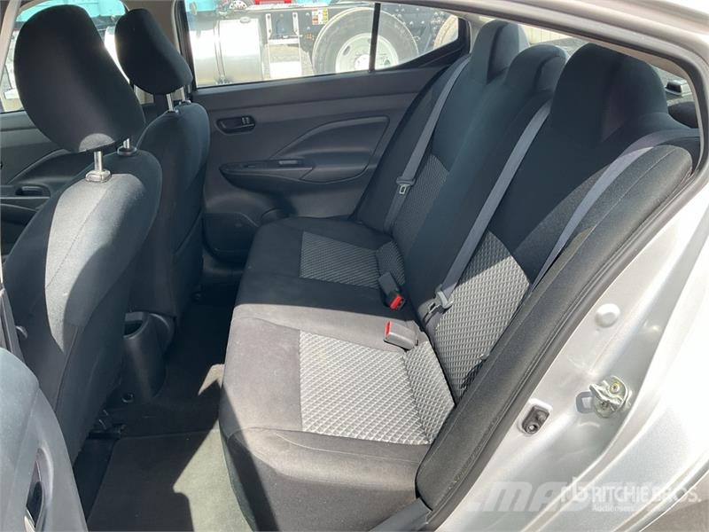 Nissan Versa Automovil / Automobile Cars