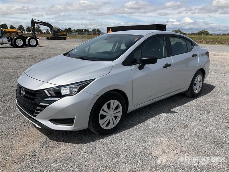 Nissan Versa Automovil / Automobile Cars