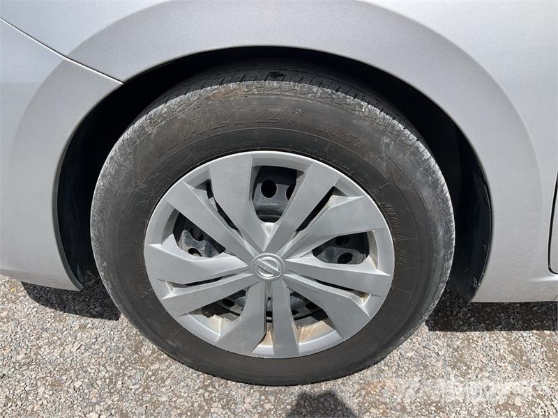 Nissan Versa Automovil / Automobile Cars