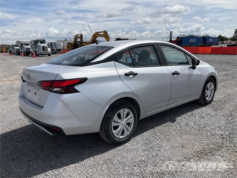 Nissan Versa Automovil / Automobile Cars