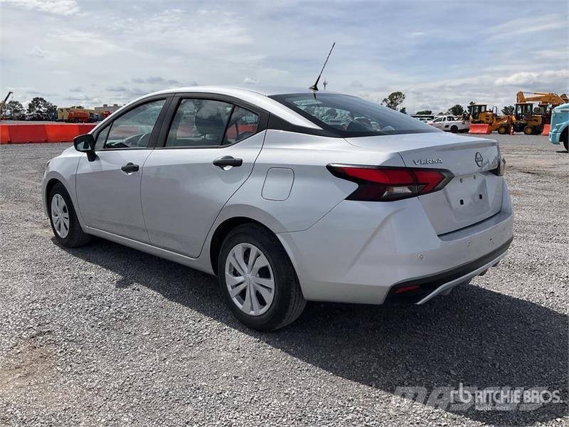 Nissan Versa Automovil / Automobile Cars