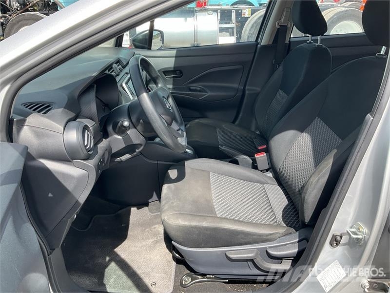 Nissan Versa Automovil / Automobile Cars