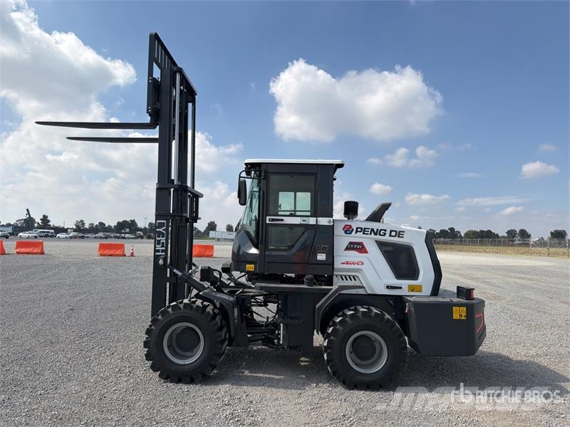 Peng DE CY35H 7700 lb 4x4 Montacargas Todo Terreno Навантажувачі підвищеної прохідності