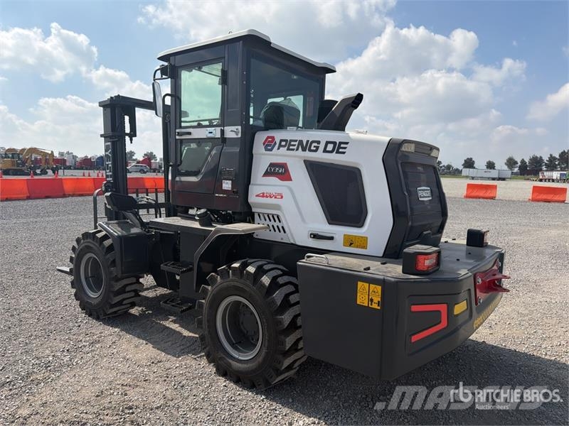 Peng DE CY35H 7700 lb 4x4 Montacargas Todo Terreno Навантажувачі підвищеної прохідності