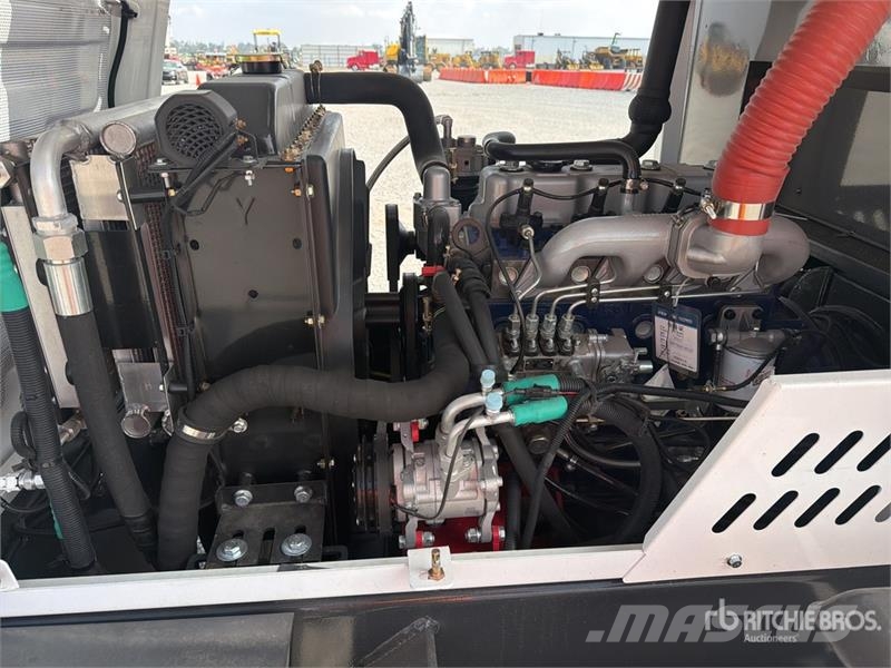 Peng DE CY35H 7700 lb 4x4 Montacargas Todo Terreno Навантажувачі підвищеної прохідності