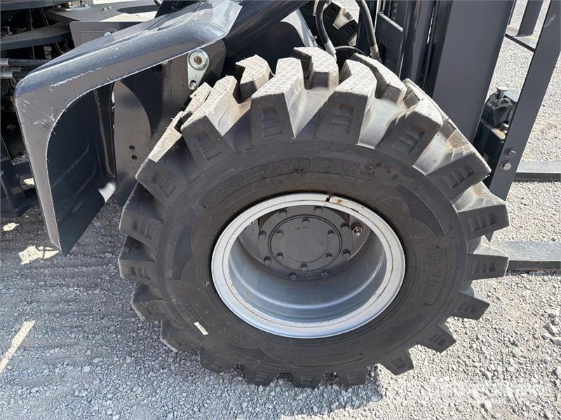  Peng DE CY35H 7700 lb 4x4 Montacargas Todo Terreno Terenski viličar