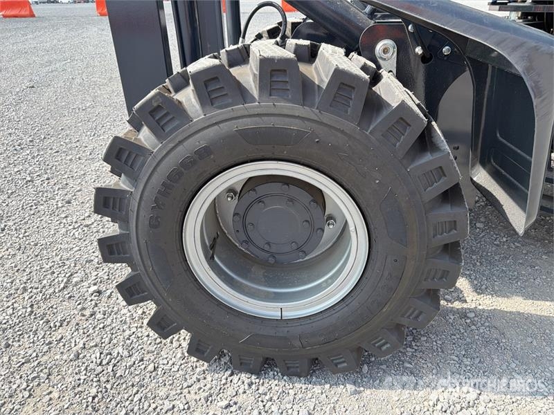 Peng DE CY35H 7700 lb 4x4 Montacargas Todo Terreno Навантажувачі підвищеної прохідності