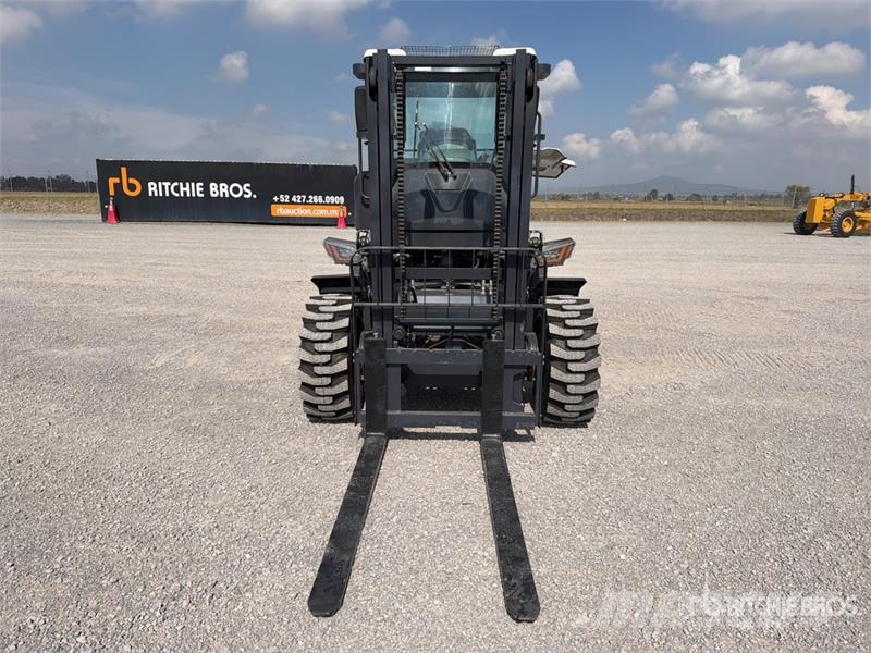 Peng DE CY35H 7700 lb 4x4 Montacargas Todo Terreno Навантажувачі підвищеної прохідності