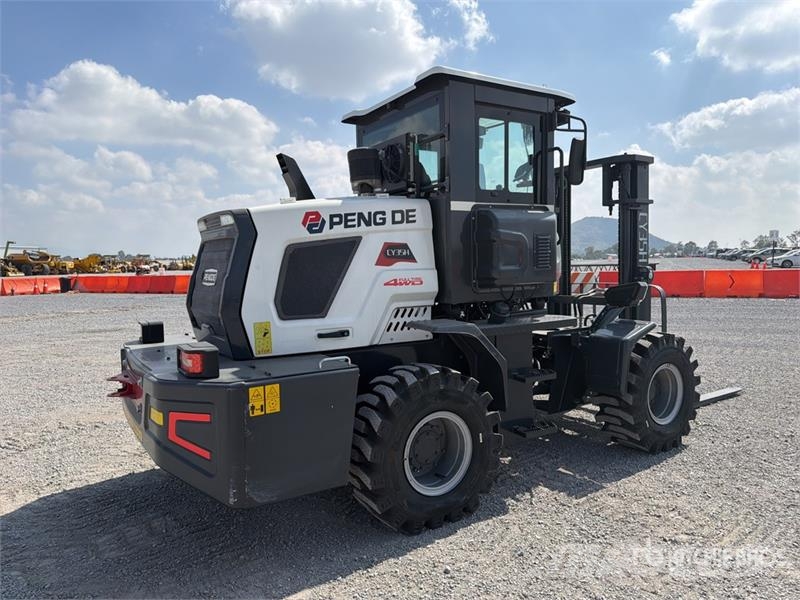  Peng DE CY35H 7700 lb 4x4 Montacargas Todo Terreno Terenski viličar