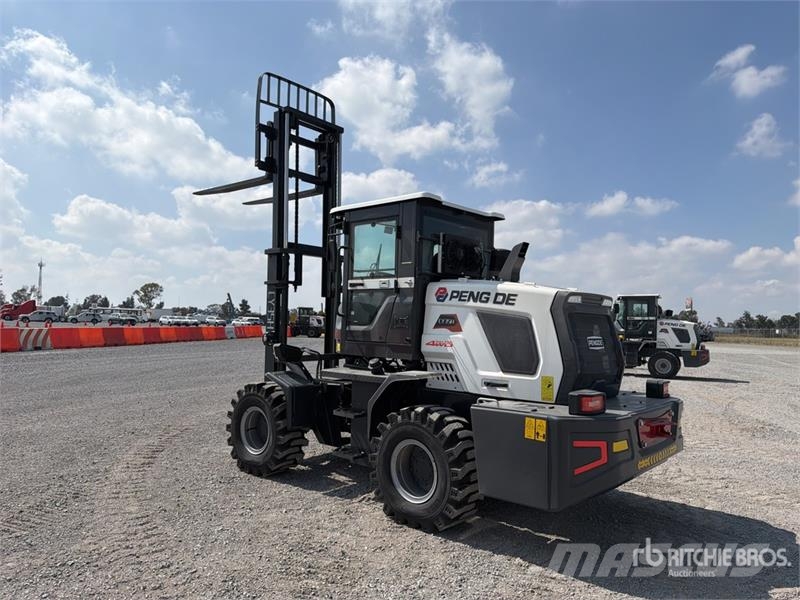  Peng DE CY35H 7700 lb 4x4 Montacargas Todo Terreno Terenski viličar