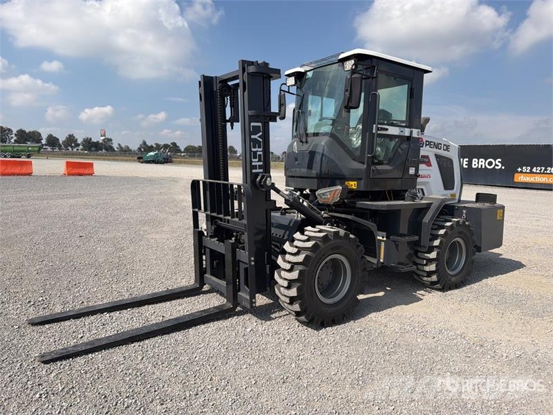 Peng DE CY35H 7700 lb 4x4 Montacargas Todo Terreno Навантажувачі підвищеної прохідності
