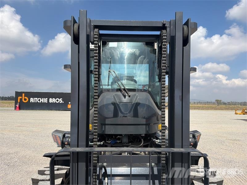 Peng DE CY35H 7700 lb 4x4 Montacargas Todo Terreno Навантажувачі підвищеної прохідності
