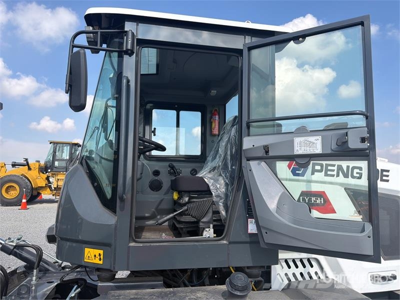 Peng DE CY35H 7700 lb 4x4 Montacargas Todo Terreno Навантажувачі підвищеної прохідності