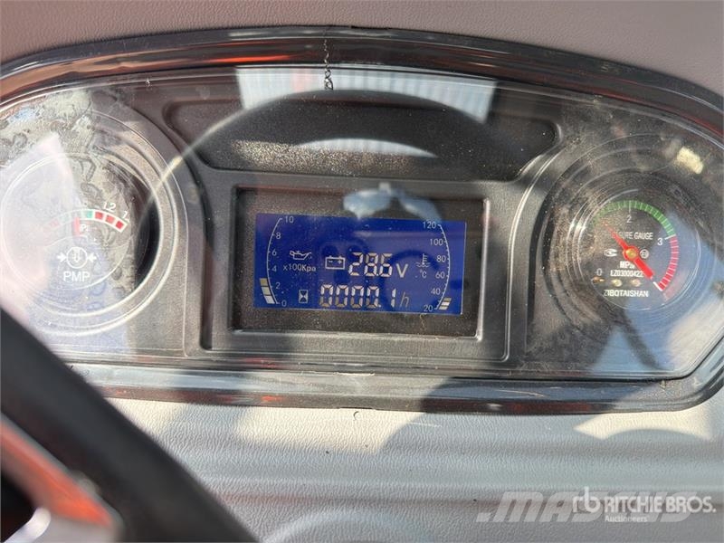 Peng DE CY35H 7700 lb 4x4 Montacargas Todo Terreno Навантажувачі підвищеної прохідності
