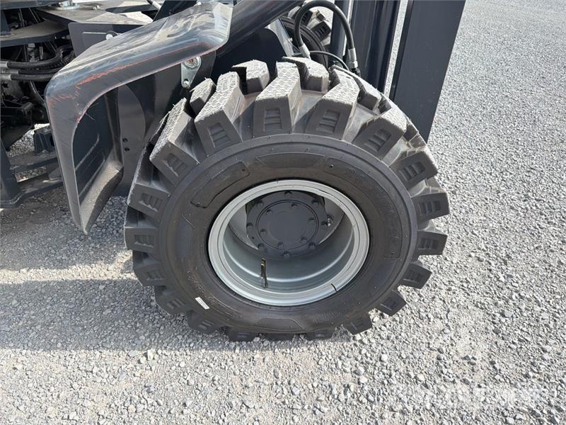 Peng DE CY35H 7700 lb 4x4 Montacargas Todo Terreno Навантажувачі підвищеної прохідності