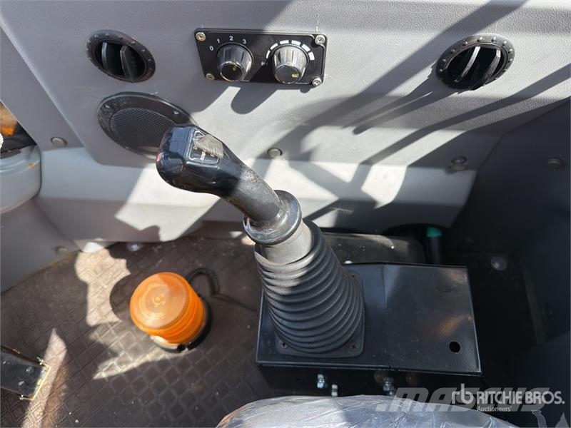  Peng DE CY35H 7700 lb 4x4 Montacargas Todo Terreno Terenski viličar