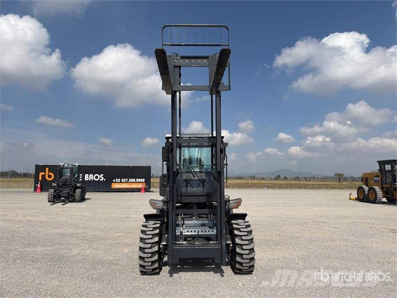 Peng DE CY35H 7700 lb 4x4 Montacargas Todo Terreno Навантажувачі підвищеної прохідності