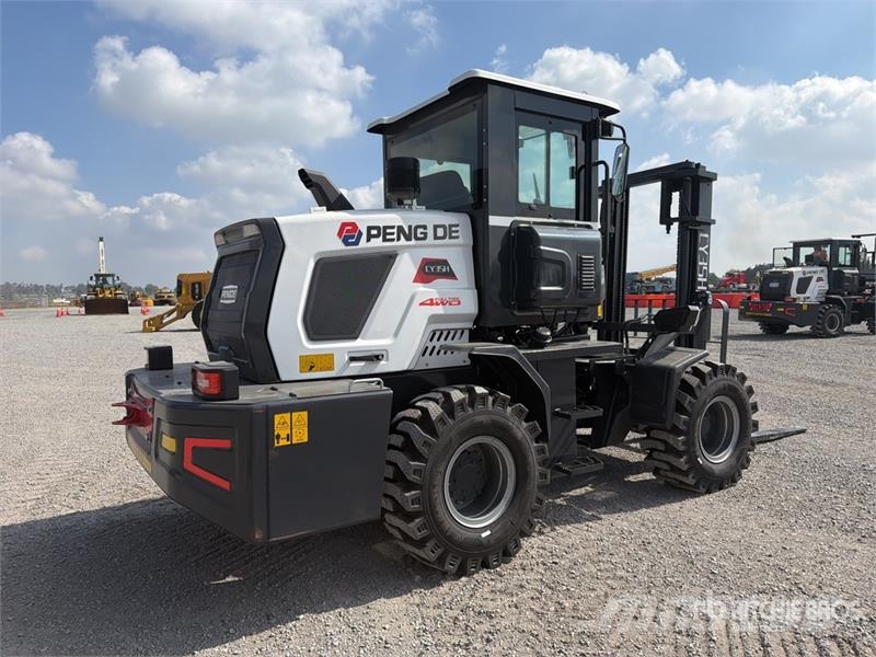  Peng DE CY35H 7700 lb 4x4 Montacargas Todo Terreno شاحنات الطرق الوعرة