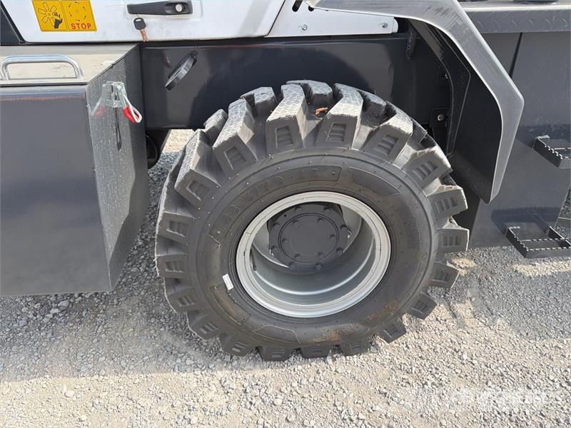 Peng DE CY35H 7700 lb 4x4 Montacargas Todo Terreno Навантажувачі підвищеної прохідності