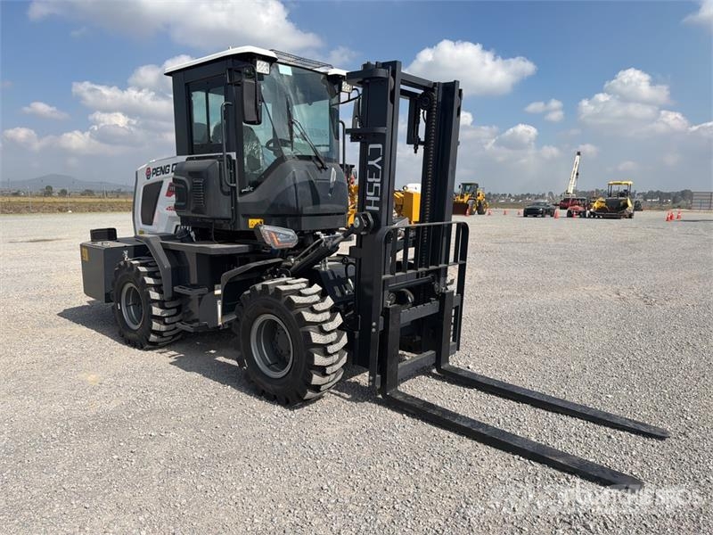 Peng DE CY35H 7700 lb 4x4 Montacargas Todo Terreno Навантажувачі підвищеної прохідності