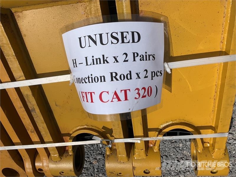  Quantity of (2)  HBL 320 Qty of H-link & Bucket Li Otros componentes