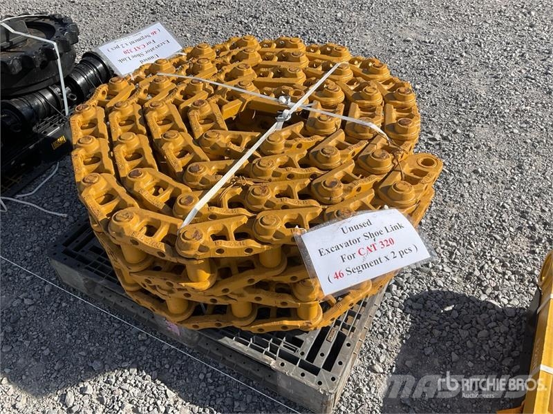  Quantity of (2)  SLA-CAT320 Qty of Excavator Shoe  مكونات أخرى