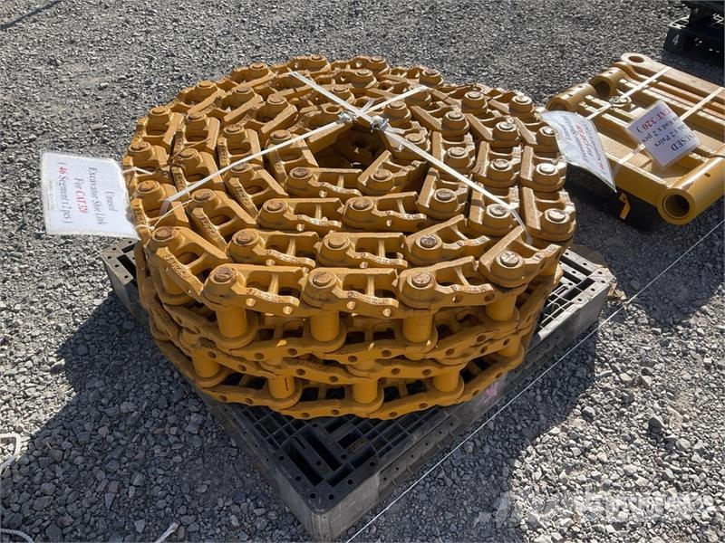  Quantity of (2)  SLA-CAT320 Qty of Excavator Shoe  مكونات أخرى