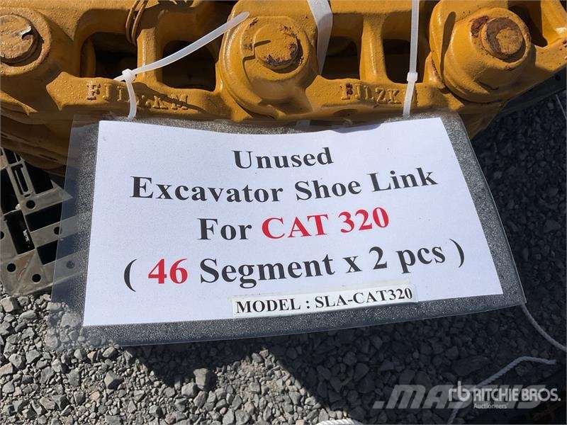  Quantity of (2)  SLA-CAT320 Qty of Excavator Shoe  مكونات أخرى
