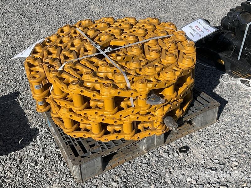  Quantity of (2)  SLA-CAT320 Qty of Excavator Shoe  مكونات أخرى