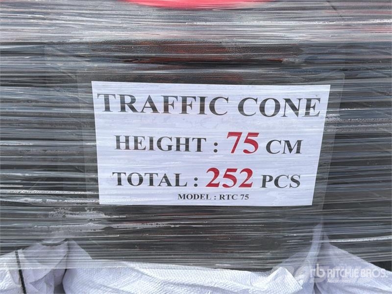  Quantity of (252)  RTC75 Qty of (252) Traffic Cone Трубоукладчики