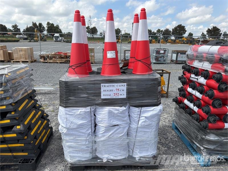  Quantity of (252)  RTC75 Qty of (252) Traffic Cone Трубоукладчики
