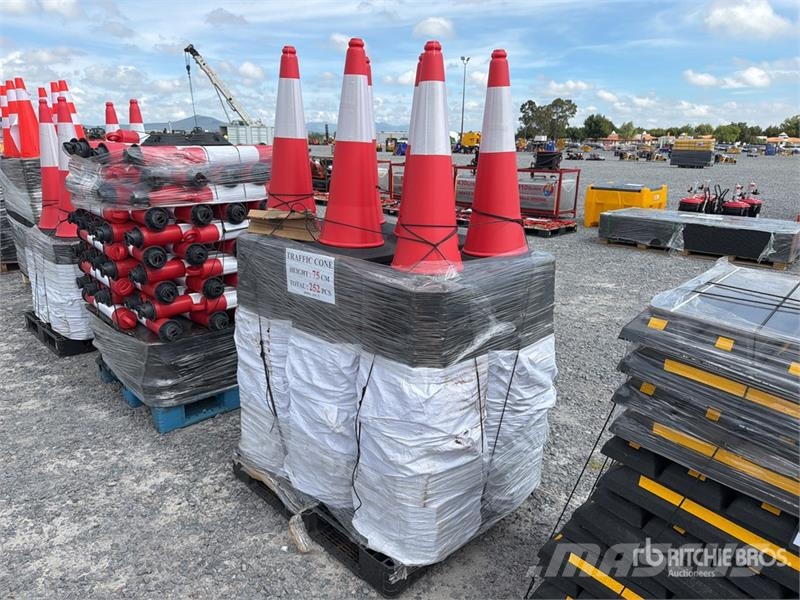  Quantity of (252)  RTC75 Qty of (252) Traffic Cone Трубоукладчики