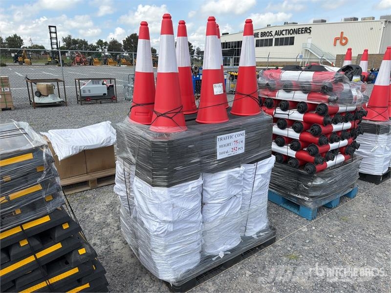  Quantity of (252)  RTC75 Qty of (252) Traffic Cone Трубоукладчики