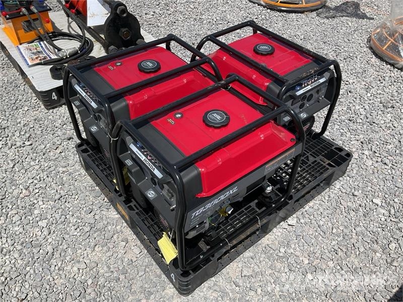 Quantity of (3) Traxx TG3600XL 3.3 kW Lote de Pla Diesel Generators