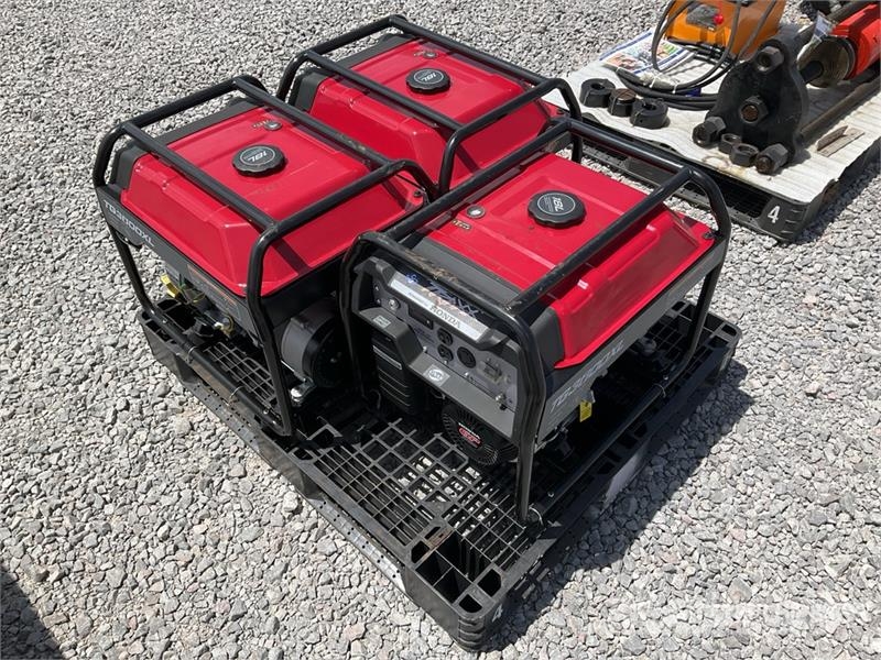 Quantity of (3) Traxx TG3600XL 3.3 kW Lote de Pla Diesel Generators